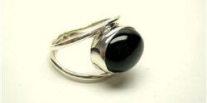 BLACK ONYX CABOCHON RING