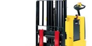 Straddle Stacker