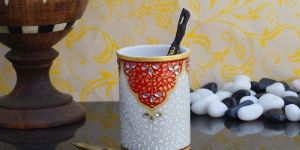 Kundan Embossed Pen Stand