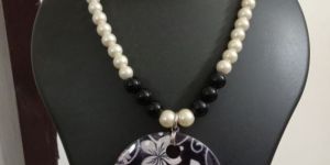 Glass Beads Necklace with Handpainted Shell Pendent Set