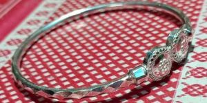 Ladies Casual Wear Silver Bangle