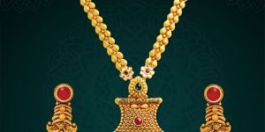 Antique Gold Necklaces