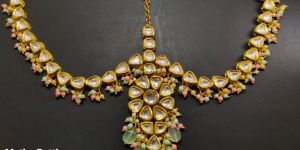 Golden Kundan Matha Patti