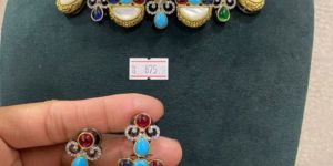 Antique Kundan Necklace Set