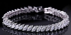 Tilted Set Marquise Style Diamond Tennis Bracelet
