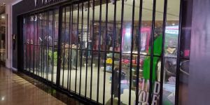 Mall Black Aluminium Sliding Door