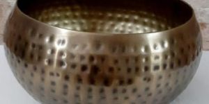 BJ 101 Metal Planter