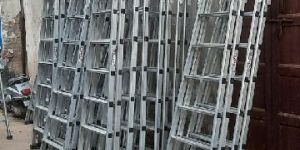 ALUMINIUM STOOL LADDER