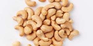 SW 320 Cashew Kernels