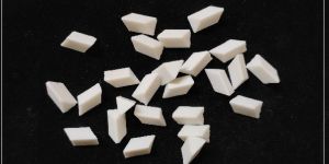5x5mm Triangle Angle Cut Steatite Grinding Media