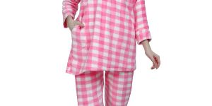 Ladies Checkered Pink Woolen Night Suit