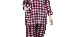 Ladies Checkered Purple Woolen Night Suit