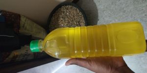 Wood Pressed Groundnut Oil
