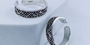 Oxidized Dots Toe Ring