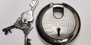 90mm Round Shutterlock