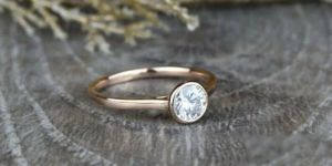 Round Cut Gold Diamond Engagement Ring