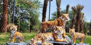 FRP Tiger Family Statue