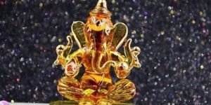 Glass Ganesh Statue