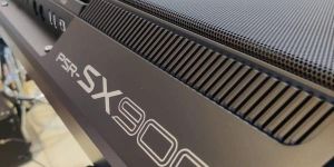 Yamaha PSR-SX700 61-Key Mid-Level Arranger Keyboard PSRSX700