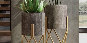 Metal Planter with Stand