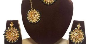 Traditional Crystal Choker Necklace Set