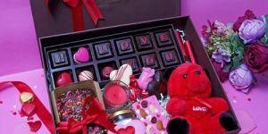Valentine Day Chocolate Gift Hamper Set