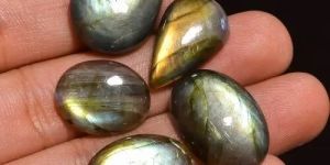 Labradorite Gemstones
