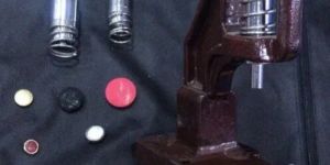 Button Hand Machine