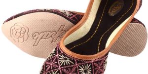 Ladies Embroidered Jutti