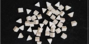 5x5mm Triangle Straight Cut Steatite Grinding Media