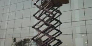 Self Propelled Scissor Lift