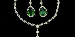 Real Ad Necklace Set