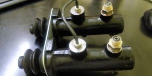 cat - 424 brake master cylinder