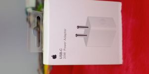 USB-C 20W Power Adapter Apple