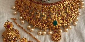 Antique Gold Necklaces