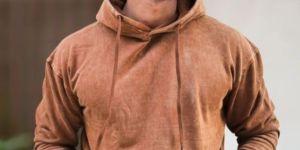 RUGGED BROWN HOODED SWEATSHIRT