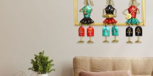 Metal Horizontal Frame Hanging Leg Doll