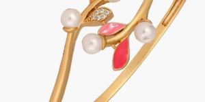 Eriha Pearl Delicate Pink Leaf Bracelet