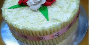 Designer Crunchy Whiteforest Cake