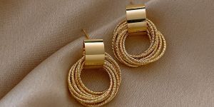 Metallic Gold Multiple Small Circle Pendant Earrings