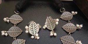 Ladies Silver Stylish Side Leaf Necklace Set