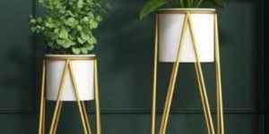 IRON PLANTER WITH STAND