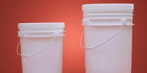 Plain White Plastic Fertilizer Bucket