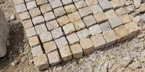Yellow Hand Cut Granite Cobblestone