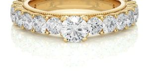 Round Cut Diamond Gold Band