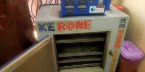 ELECTRIC OVEN WITH 4 SS TRAYS