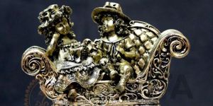 Golden Handmade Resin Couple Statue