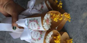 Daisy Candle Bouquet