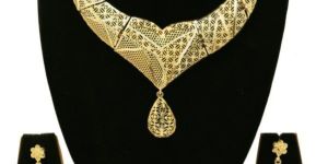 Dazzling Divinity Forming Filigree Choker Set