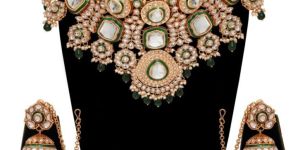 Leafy Elegance Gold Plated Dulhan Semi Bridal Choker Kundan Set